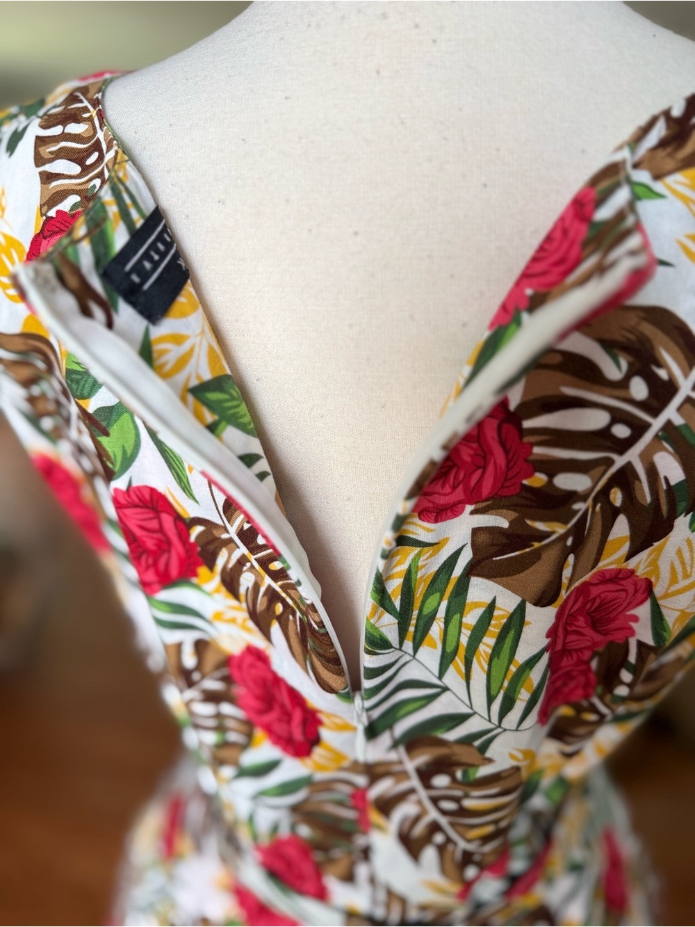 🌺 Tropical Floral Fit-and-Flare Retro Hawaiian Pinup Dress - Picture 6 of 16